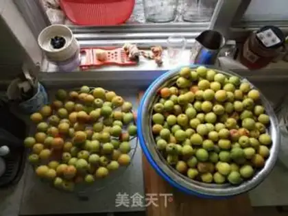 Make Sugar in green plums step 0
