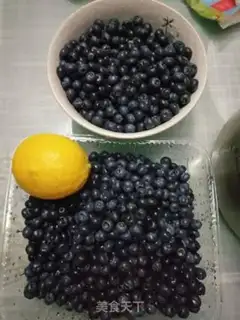 Make Homemade blueberry sauce step 0