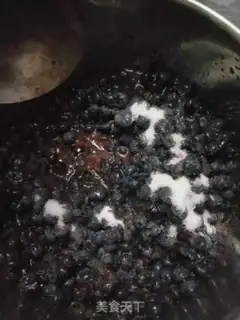 Make Homemade blueberry sauce step 1