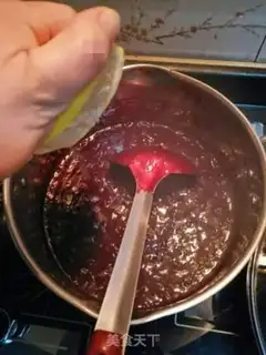 Make Homemade blueberry sauce step 2