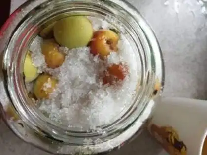 Make Sugar in green plums step 2