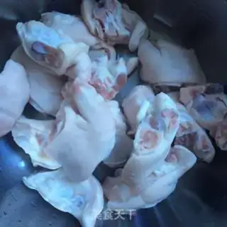 Make Red burning pig hoof step 0