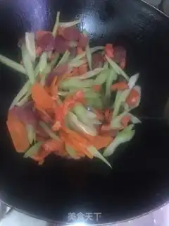 Make Celery radish and sausage chicken step 8