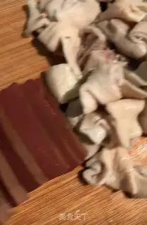 Make Spicy intestinal duck blood step 1