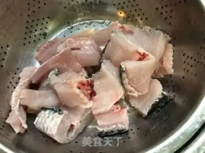 Make Bean stale black fish bones step 1