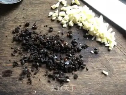 Make Bean stale black fish bones step 4