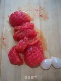 Make Tomato fried eggs step 1
