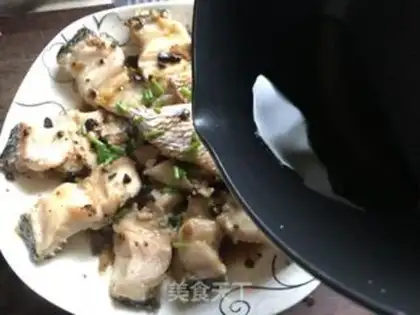 Make Bean stale black fish bones step 12