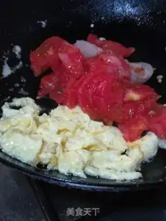 Make Tomato fried eggs step 3