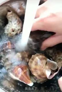 Make Soy sauce conch step 0