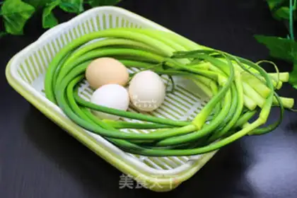 Make Garlic fried eggs step 0