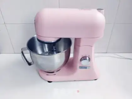 Make Panda ice cream cake step 8