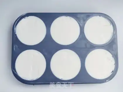 Make Panda ice cream cake step 10