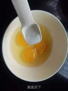 Make Ham sausage fried eggs step 1