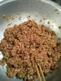 Make Celery pork dumplings step 2