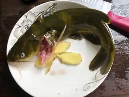 Make Soy sauce, stingy fish step 1