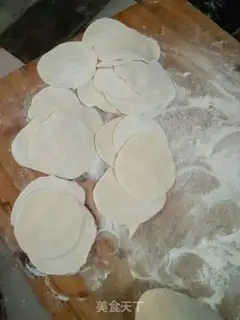 Make Celery pork dumplings step 3
