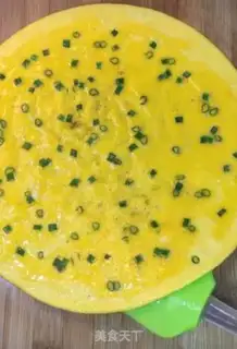 Make Breakfast egg roll step 3