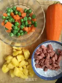 Make Pineapple rice step 0