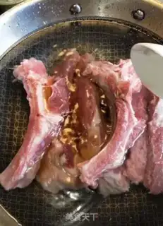 Make Hands in the ribs step 0