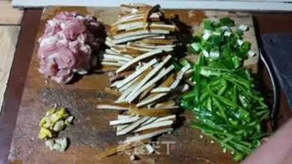 Make Bean-dry meat step 1