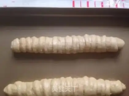Make Coffee pine rolls step 7