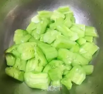 Make The cucumber snail step 6