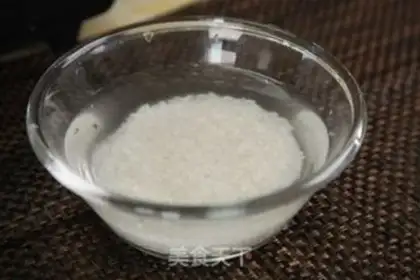 Make Watermelon porridge step 1
