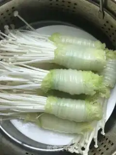 Make Steaming golden needle mushrooms step 1