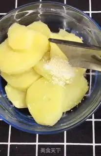 Make Creamed potatoes and sausages step 2