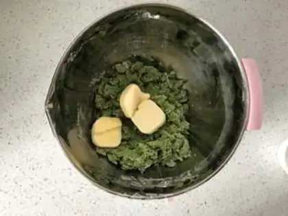 Make Dinosaur eggs step 5