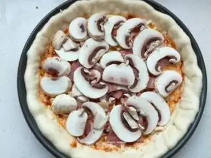 Make Bacon-peased mushroom pizza step 7