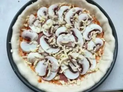 Make Bacon-peased mushroom pizza step 8
