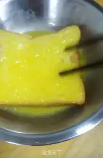 Make Breakfast sandwich step 1