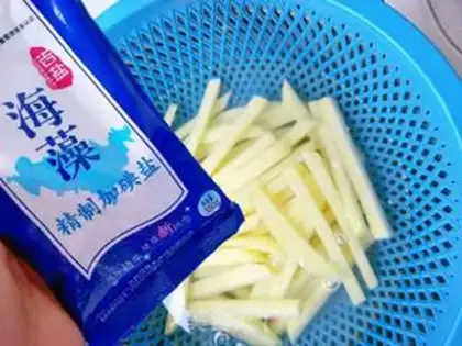 Make Spicy potato fries step 4