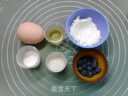 Make Katie Cat Blueberry Cake step 0