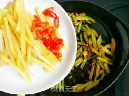 Make Spicy potato fries step 12