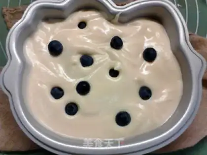 Make Katie Cat Blueberry Cake step 10