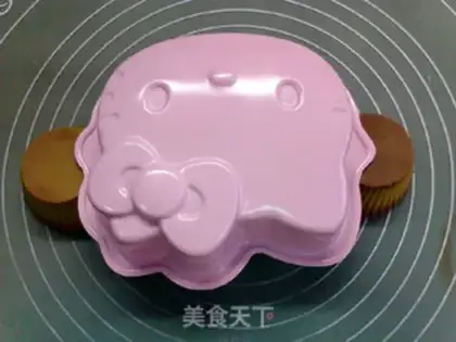 Make Katie Cat Blueberry Cake step 12