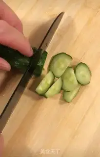 Make cucumber eggcake step 0