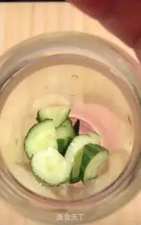 Make cucumber eggcake step 1