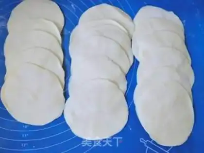 Make Fried celery pork bun step 1