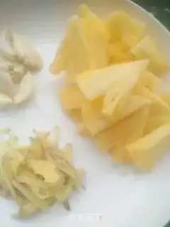 Make Pineapple duck step 0