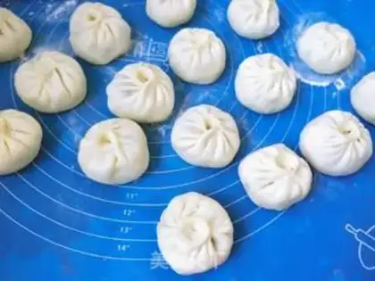 Make Fried celery pork bun step 4