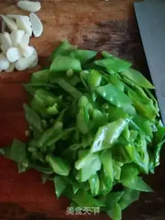Make Garlic Dutch beans step 1