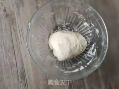 Make A raisin roll step 3