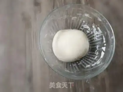 Make A raisin roll step 4
