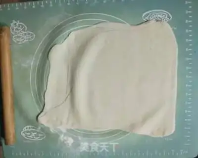 Make A raisin roll step 7