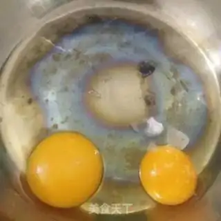 Make Quaffles for fried eggs step 2