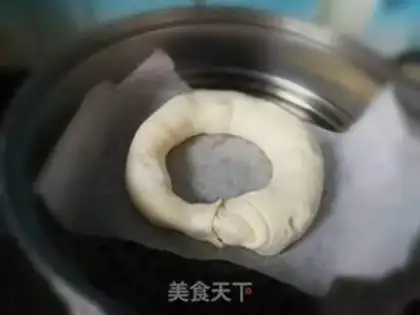 Make A raisin roll step 11